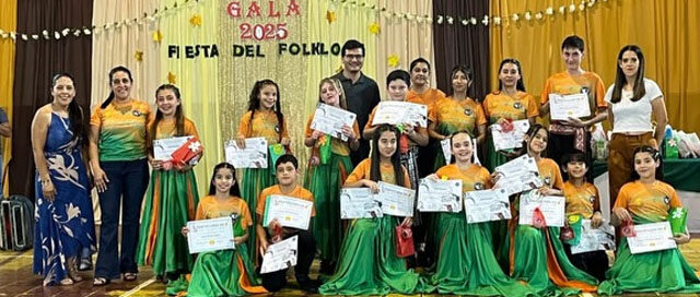 MOJÓN GRANDE: Reconocimiento a la profesora Celeste Castro por su labor en el Ballet Municipal