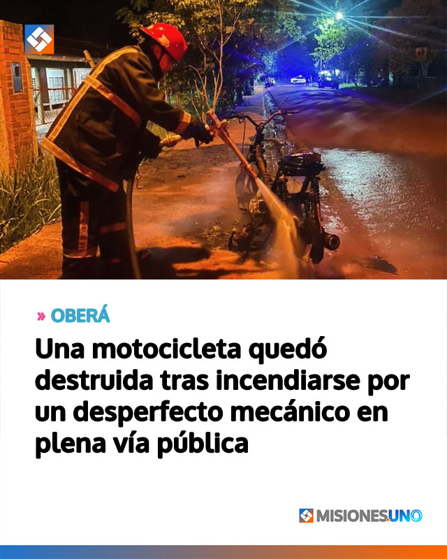 OBERÁ: Una motocicleta quedó destruida tras incendiarse por un desperfecto mecánico en plena vía pública